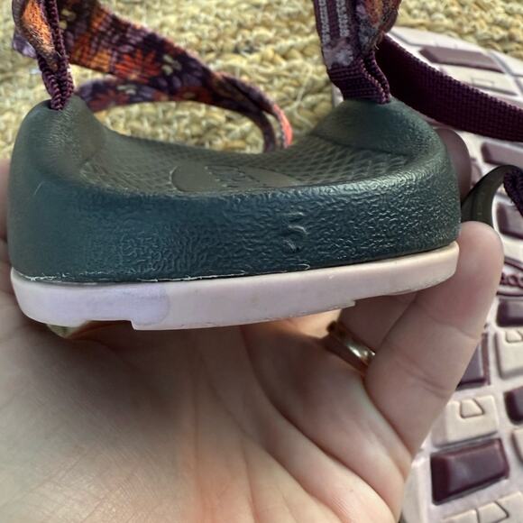 Chacos Girls 5 / Women’s 7 Sports Sandals Floral Straps - Picture 5 of 6